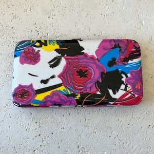 Woman’s Wallet never been used